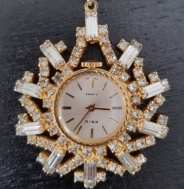 přívěšek - dámské hodinky