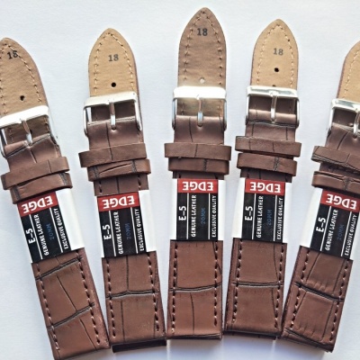 tmavě hnědý řemen 19mm se stříbřitou sponou !!!