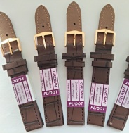 tmavě hnědý řemen 17mm se zlatavou sponou !!!