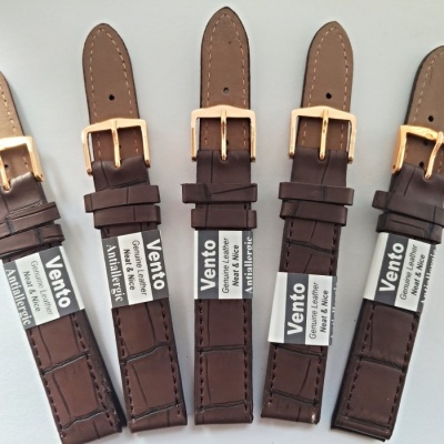 tmavě hnědý řemen 17mm se zlatavou sponou !!!