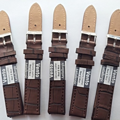 tmavě hnědý řemen 17mm se stříbřitou sponou !!!