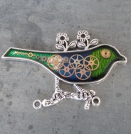 BAREVNÝ PTÁČEK, brož z hodinek Prim