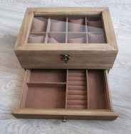 Dřevěný prosklený box - kazeta na hodinky