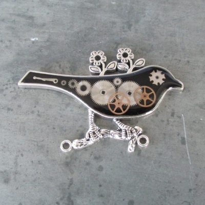 ČERNÝ PTÁČEK - brož z hodinek, steampunk