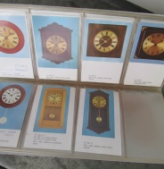 VZORKOVNÍK BUDÍKŮ A HODIN - DOBOVÝ ORIGINÁL OBCHODNÍCH ZÁSTUPCŮ ELTONU - 27 KARET