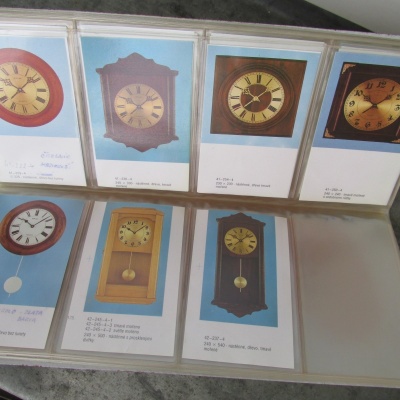 VZORKOVNÍK BUDÍKŮ A HODIN - DOBOVÝ ORIGINÁL OBCHODNÍCH ZÁSTUPCŮ ELTONU - 27 KARET