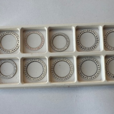 10x datumový věnec Prim