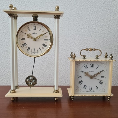 Stolové kyvadlové hodiny