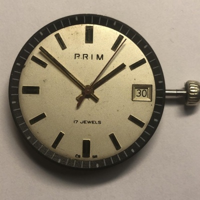 Prodám funkční strojek PRIM kalibr 68.3 s číselníkem a armovákem