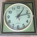 Hodiny Prim Quartz funkční plastové zelené