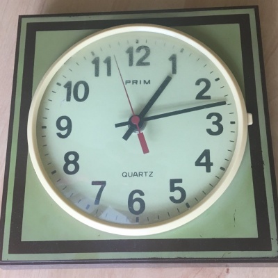 Hodiny Prim Quartz funkční plastové zelené