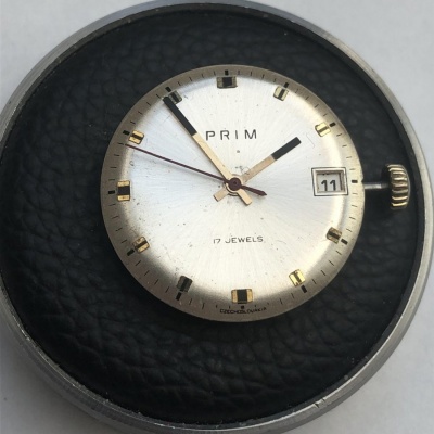 Prodám funkční strojek PRIM kalibr 68.3 s číselníkem sunburst