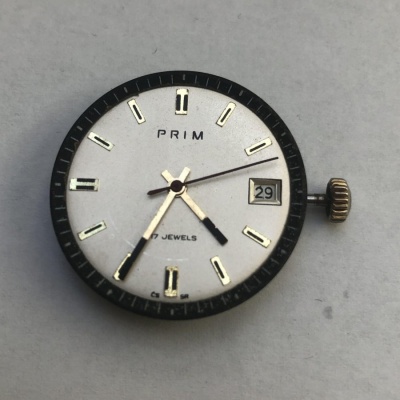 Prodám funkční strojek PRIM kal.68.3 s číselníkem a armovákem 