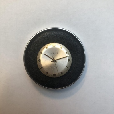 Prodám funkční strojek PRIM kalibr 66.3 3ti šroubek s číselníkem sunburst