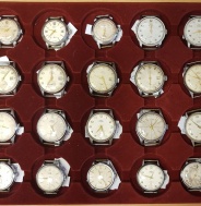 soubor 24 funkčních hodinek 