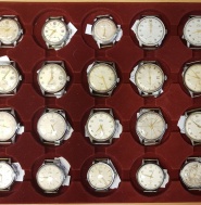 soubor 24 funkčních hodinek 