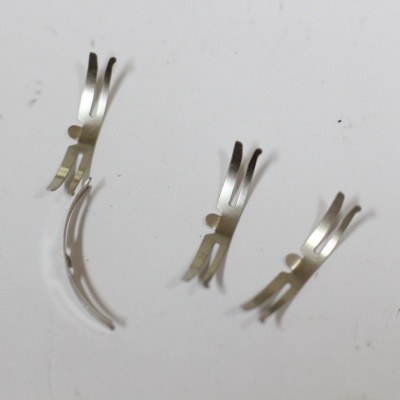 4x pružná uchytka do pouzdra