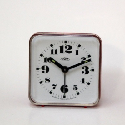 budík B 71, hranatý, červený, jako nový, funkční