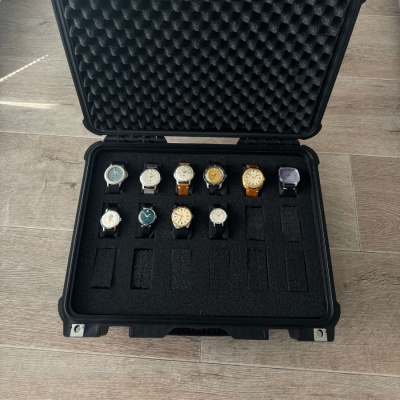 Kufr na hodinky - polepen dřevěným logem PRIM