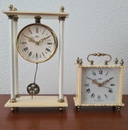 Stolové kyvadlové hodiny
