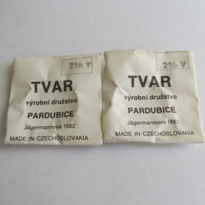 296 - 296V - SKLO TVAR PARDUBICE NA HODINKY PRIM