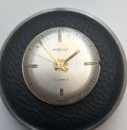 Prodám funkční strojek PRIM kalibr 66.4  po servisu s číselníkem sunburst