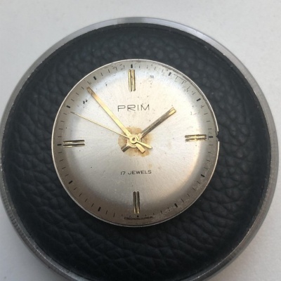 Prodám funkční strojek PRIM kalibr 66.4  po servisu s číselníkem sunburst