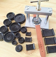 hodinářský lis na zapouzdření sklíček a spodních vík, č. OB1 !!!