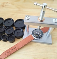 hodinářský lis na zapouzdření sklíček a spodních vík, č. OB1 !!!