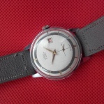 Traktor tmave sedy pruh