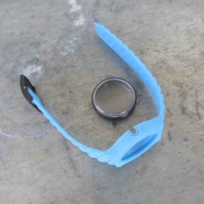 ORIGINÁLNÍ DOBOVÝ INTEGRÁLNÍ PLASTOVÝ ŘEMÍNEK + KAPSLE SE SKLEM NA HODINKY PRIM