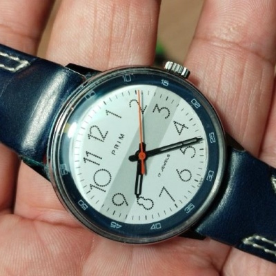 Hodinky složené z dílu z Prim Manufacture