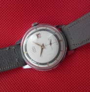 Traktor tmave sedy pruh