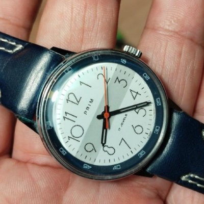 Hodinky složené z dílu z Prim Manufacture  