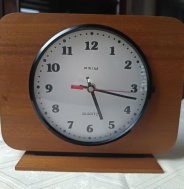 STOLNÍ HODINY PRIM QUARTZ