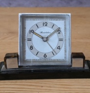 Budik Chronotechna na podstavci