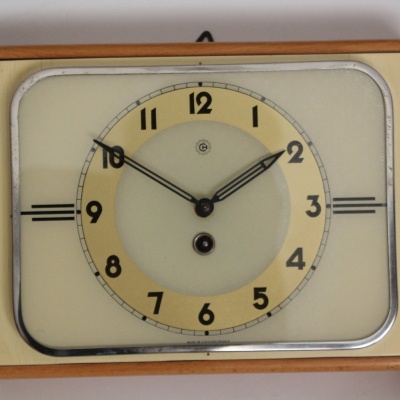 nástěnné hodiny Chronotechna, funkční, pěkný stav