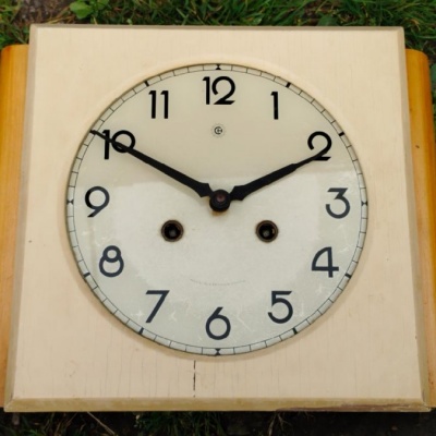 Hodiny Chronotechna Půl a Celou 