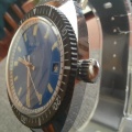 Prodávám jako nové hodinky PRIM Sport 2 ,17 kamenů, z druhé poloviny 70. let minulého století včetně řemínku. Strojek PRIM kalibr 68 s manuálním nátahem je v chodu. Přesnost ani vodotěsnost neměřena. Pouzdro o velikosti 36x 41 mm. Nevídaný stav do sbírky 