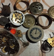 Prim Budík,Hodiny Součástky