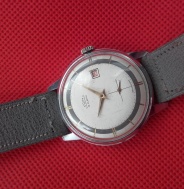 Traktor tmave sedy pruh a datum