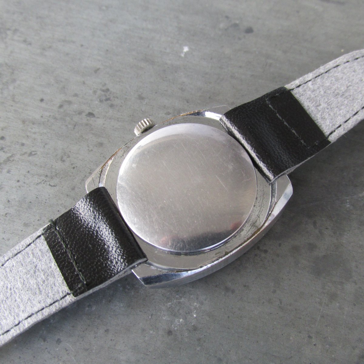 Hodinky Prim pro XV. sjezd KSČ 