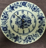 modrý talíř,lisovaný vzor -top stav