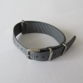 ŘEMÍNEK NATO V BARVĚ ŠEDÉ O ŠÍŘI 18mm S NEREZOVÝM KOVÁNÍM